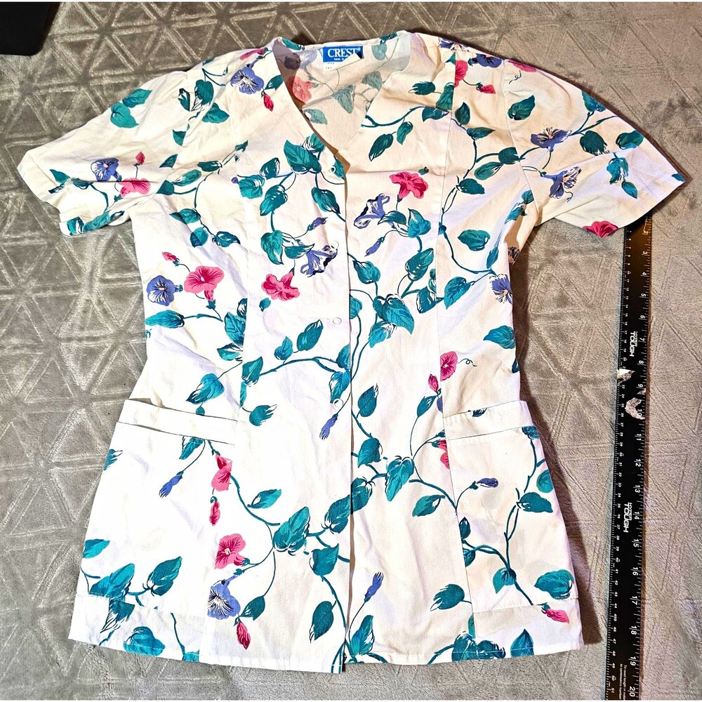 Crest Women’s Scrub Top S White Floral Button Front Pockets Polyester Cotton